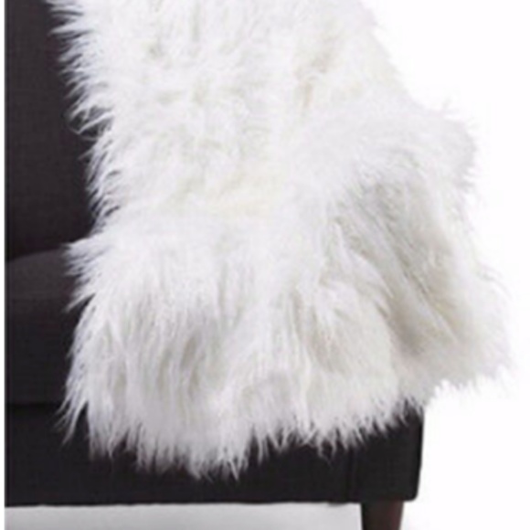 Cynthia Rowley Bedding Cynthia Rowley Mongolian Faux Fur Throw White New Poshmark